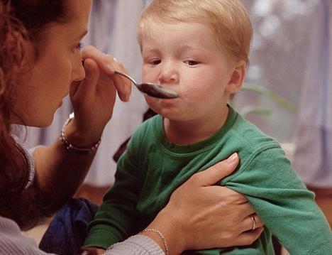 Hvordan behandle tørr hoste hos barn?